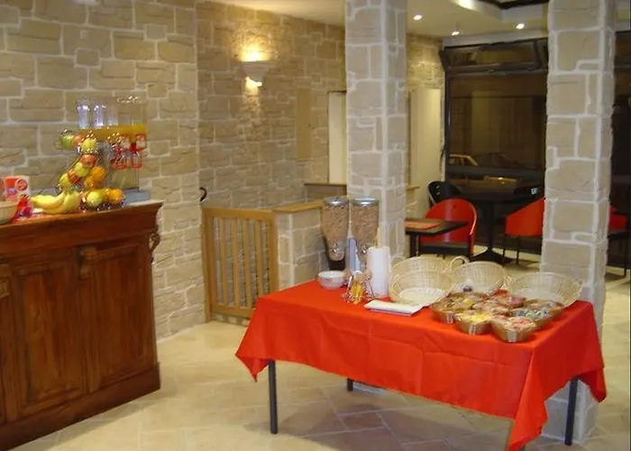 Le Mediterraneen Hotel