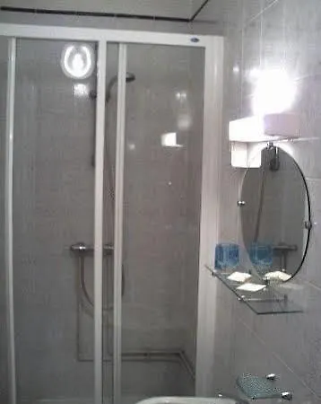 Otel Le Mediterraneen 3*